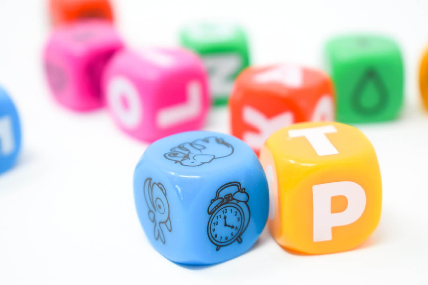 blue-orange-dice-academy-jeu-ambiance-lettres image 3