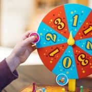 blue-orange-spin-circus-jeu-enfant-acrobates-cirque image 6