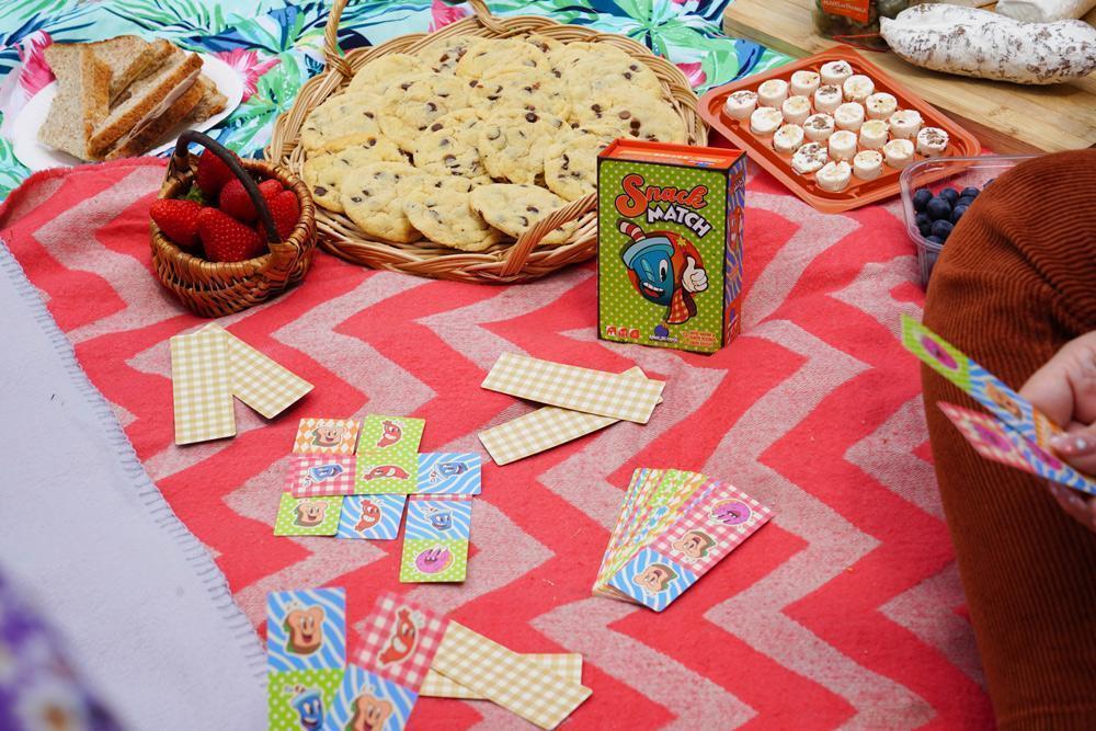 blue-orange-snack-match-jeu-de-famille-pique-nique image 2