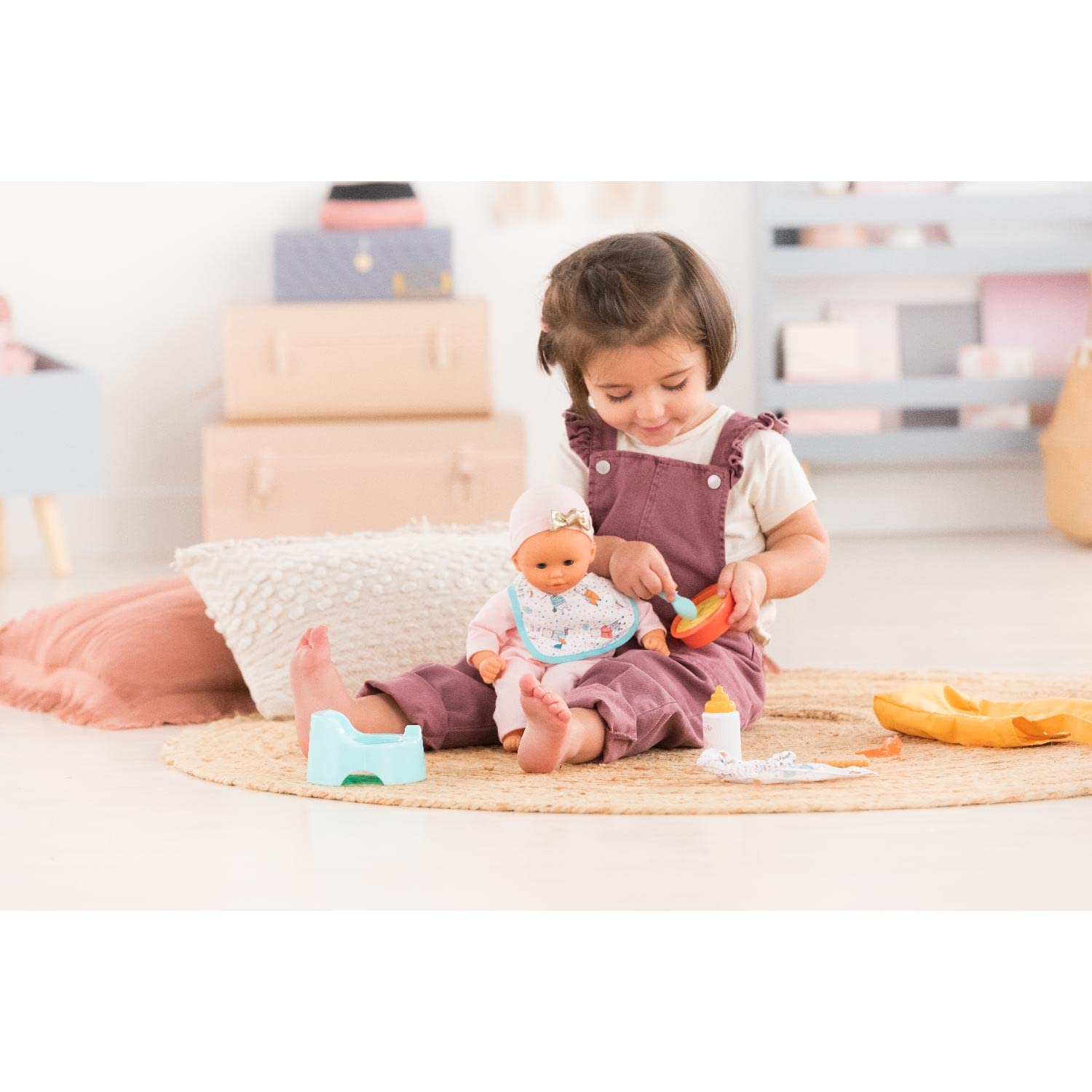 corolle-mon-premier-coffret-nurserie-11-accessoires-30cm-safran image 4