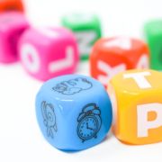 blue-orange-dice-academy-jeu-ambiance-lettres image 6