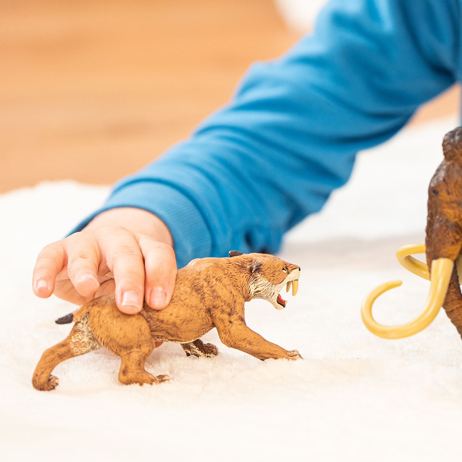 papo-dinosaurs-figurine-smilodon-dents-de-sabre image 2