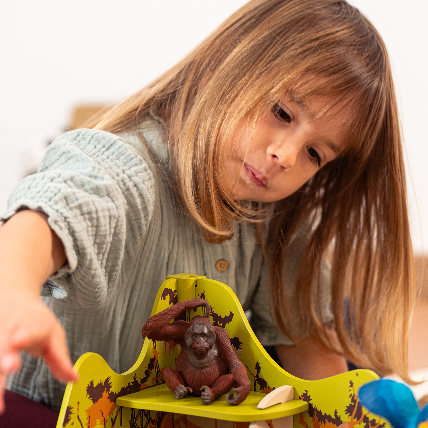 papo-wildlife-orang-outan-figurine-singe-roux-for-t-tropicale image 2